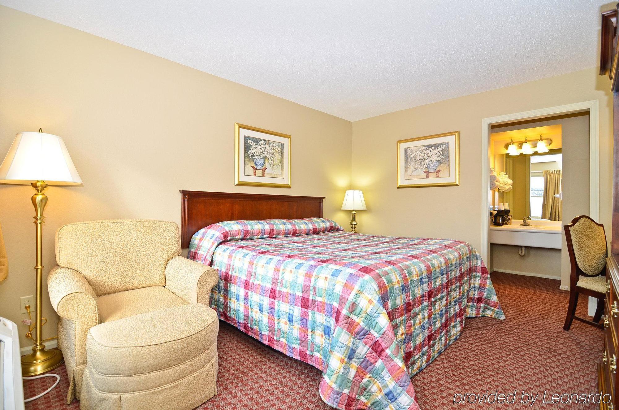 Americas Best Value Inn Чиллікоті Номер фото