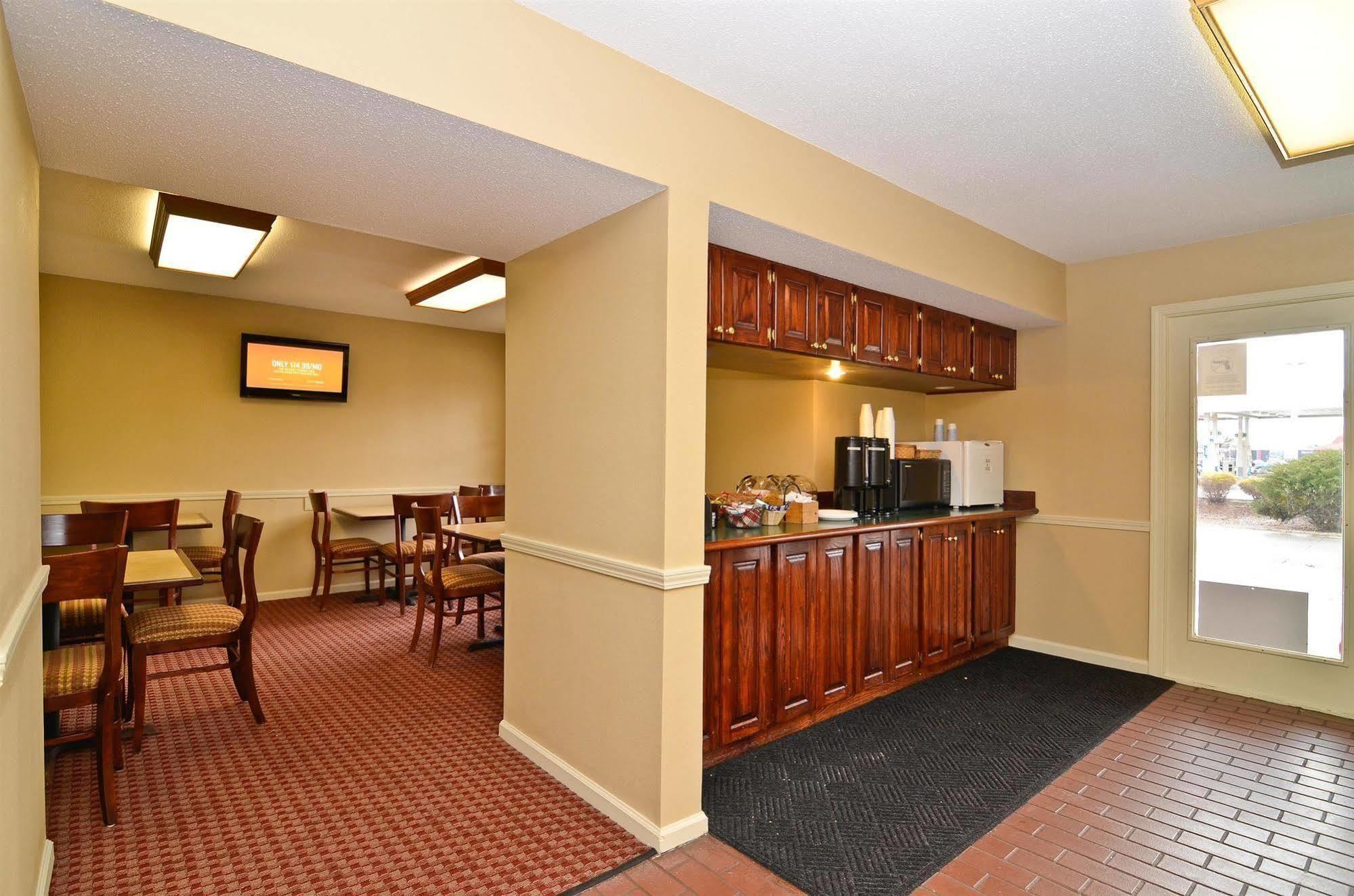 Americas Best Value Inn Чиллікоті Ресторан фото