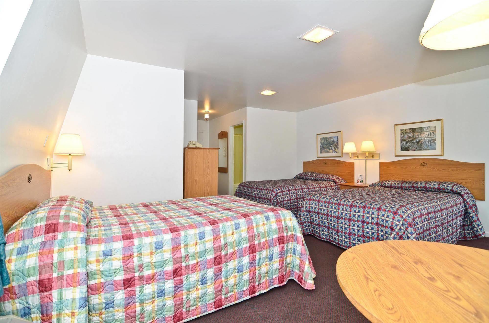 Americas Best Value Inn Чиллікоті Номер фото